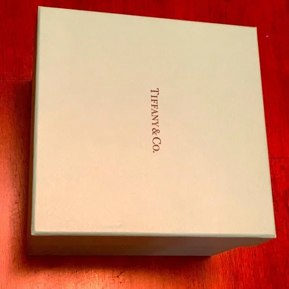 Brand new authentic Tiffany legendary box . Hot🌞